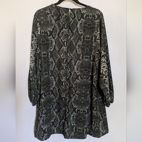 H&M Green Snakeprint Short Shift Dress Long-Sleeve Women's Size 12 - Picture 4 of 4